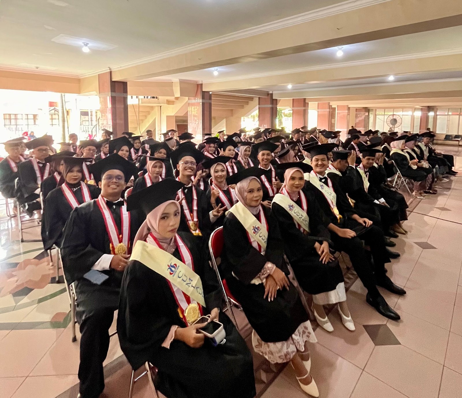 Pesan Reflektif untuk Wisudawan Politeknik YKPN: Wisuda Bukan Akhir, tetapi Awal dari Sebuah Perjalanan